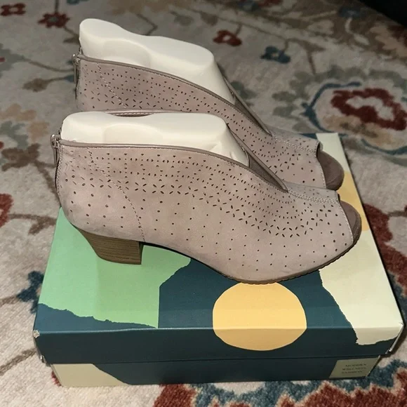 EARTH CALGARY QUEBEC LEATHER HEEL SZ 8.5 M 39.5 EU 🌸🐝 - Picture 4 of 10